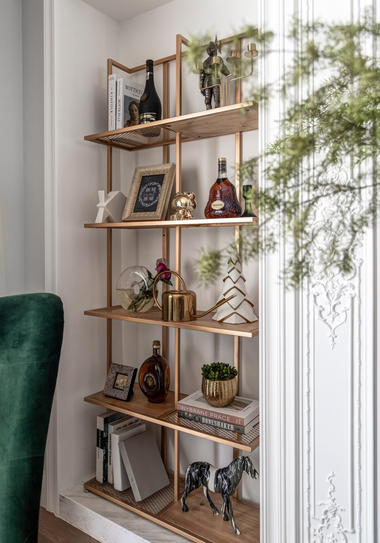 124㎡“色”的魅力，客廳墻變畫廊，留學夫妻的新婚房！	