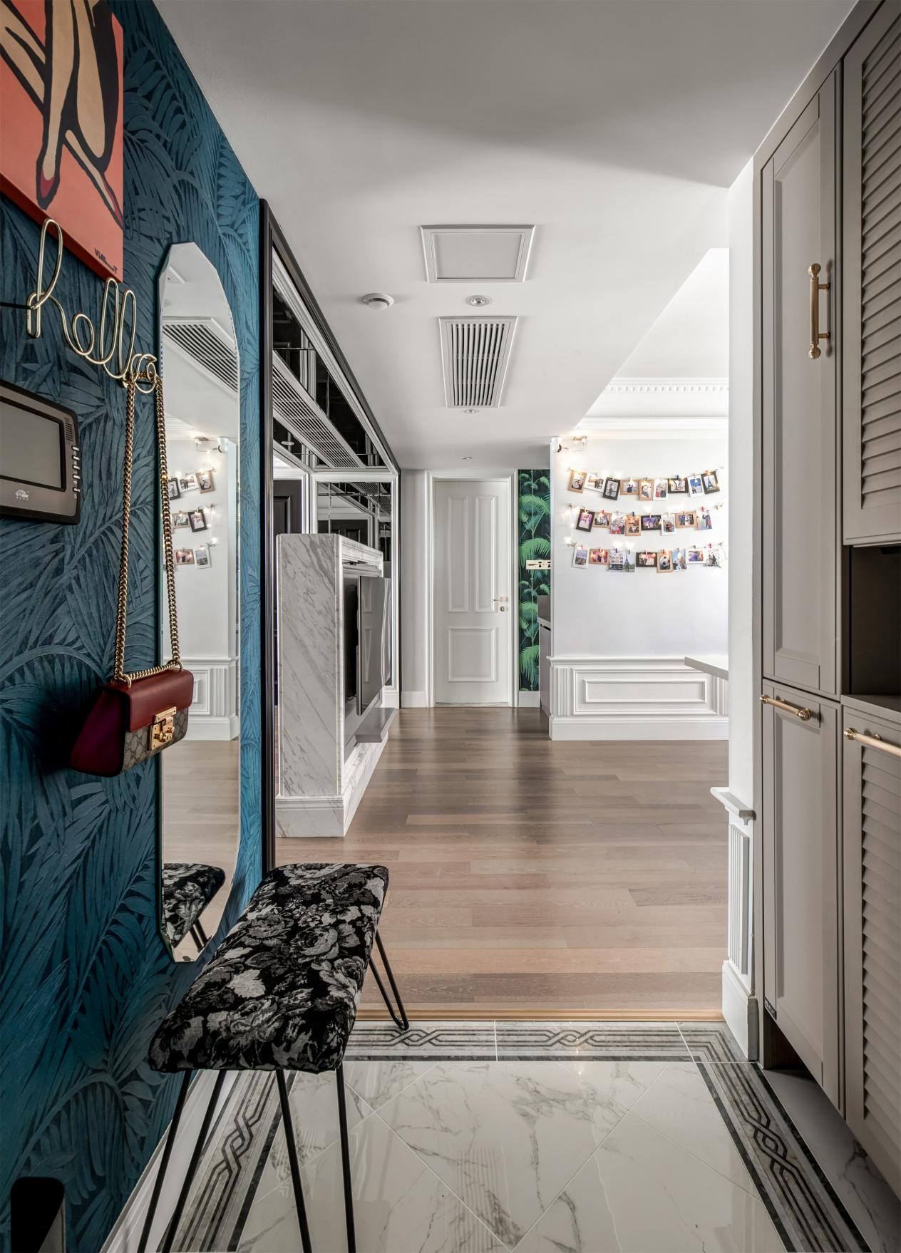 124㎡“色”的魅力，客廳墻變畫廊，留學夫妻的新婚房！	