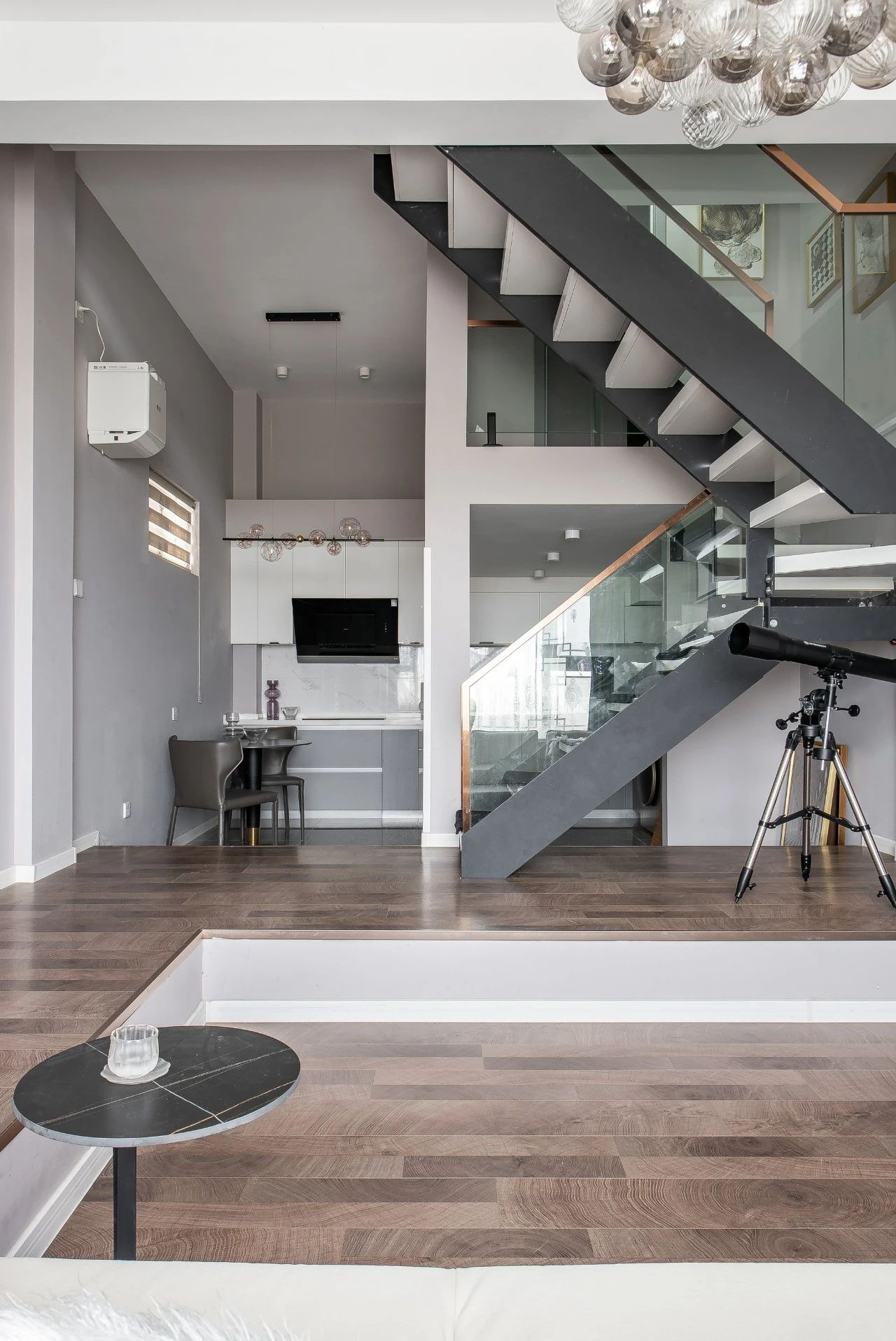 43㎡的loft變身輕奢小別墅，空間規(guī)劃&軟裝搭配，統(tǒng)統(tǒng)滿分！