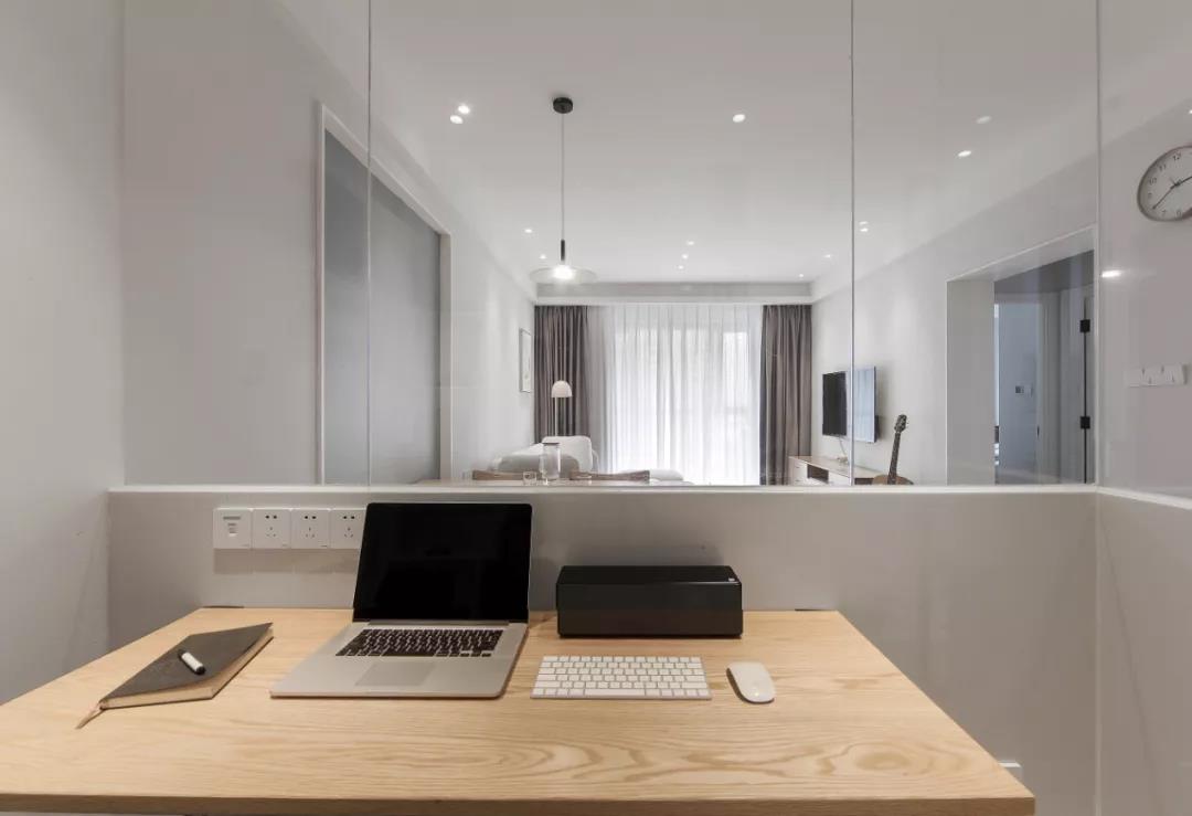 女朋友吵著要在客廳裝書房，起初我不同意，入住后好用哭了