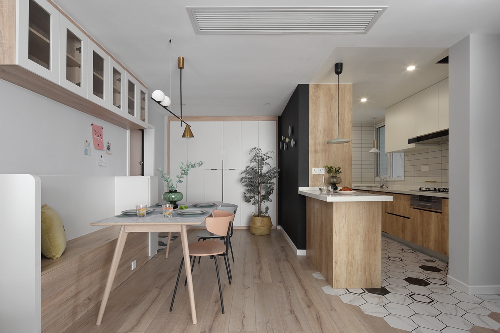 客廳變成“朋友圈”，取消電視后，我的婚房寬敞了一倍！