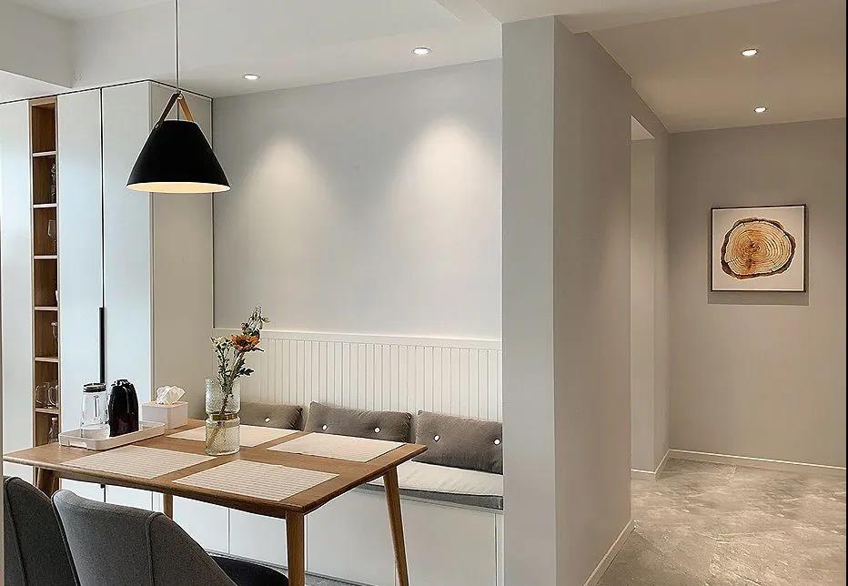 有娃之家這樣裝，定制墻柜連接餐廳卡座，住十年都沒(méi)雜物！