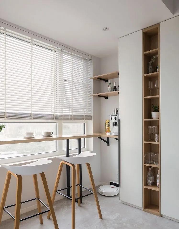 有娃之家這樣裝，定制墻柜連接餐廳卡座，住十年都沒(méi)雜物！