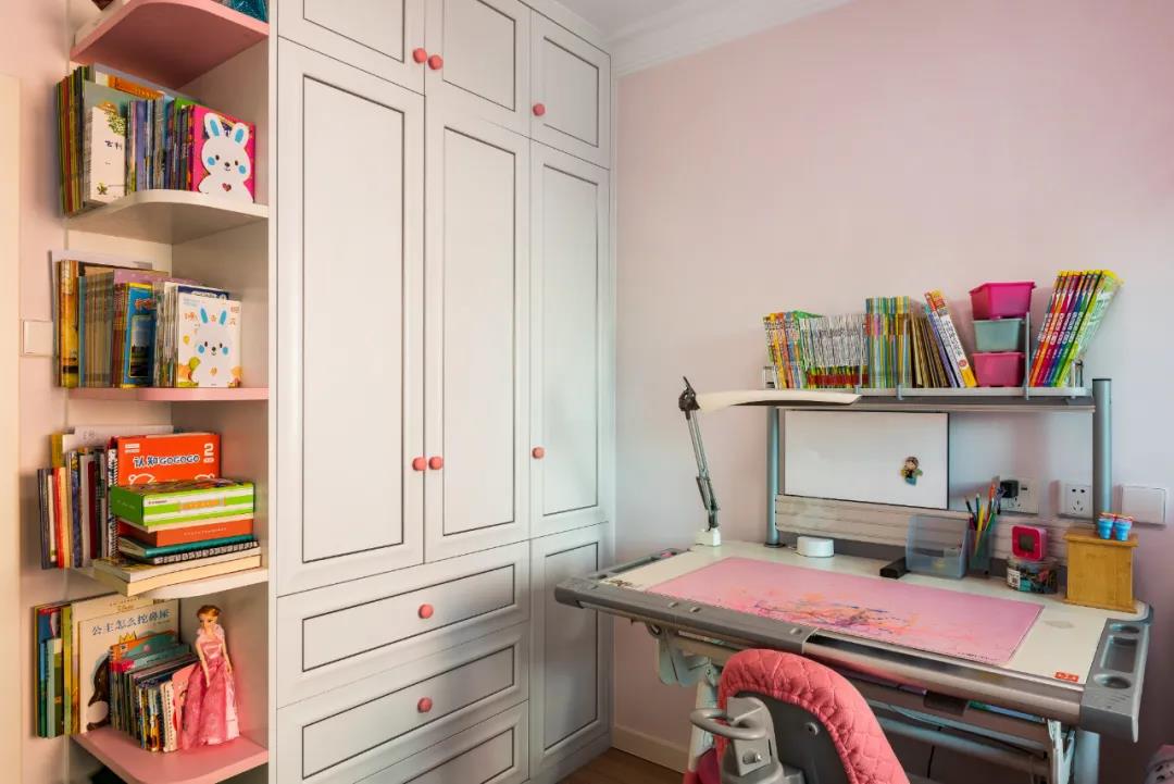 80㎡九十年代老房裝修，主臥變多功能大客廳，“整容級(jí)”改造超驚艷！	