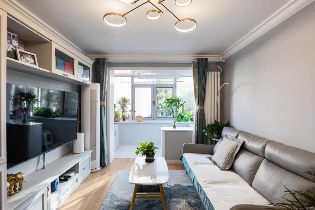 80㎡九十年代老房裝修，主臥變多功能大客廳，“整容級(jí)”改造超驚艷！	