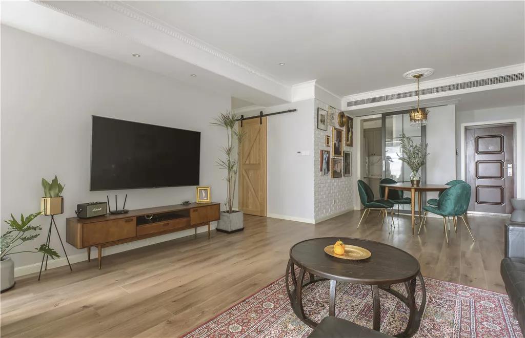 家好歲月長(zhǎng)丨綠植+雕塑+油畫(huà)的115㎡復(fù)古北歐風(fēng)小兩居