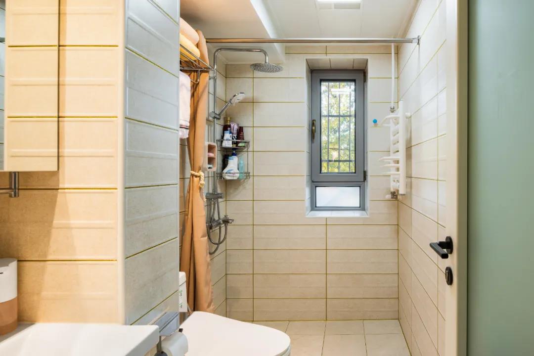 80㎡九十年代老房裝修，主臥變多功能大客廳，“整容級(jí)”改造超驚艷！	