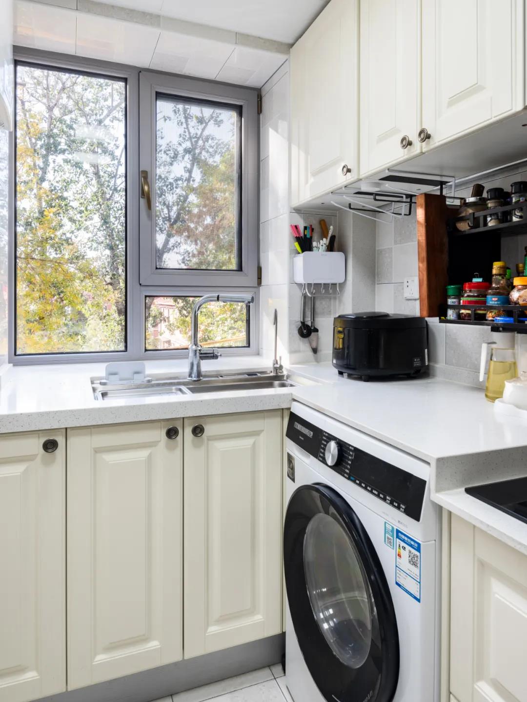 80㎡九十年代老房裝修，主臥變多功能大客廳，“整容級(jí)”改造超驚艷！	