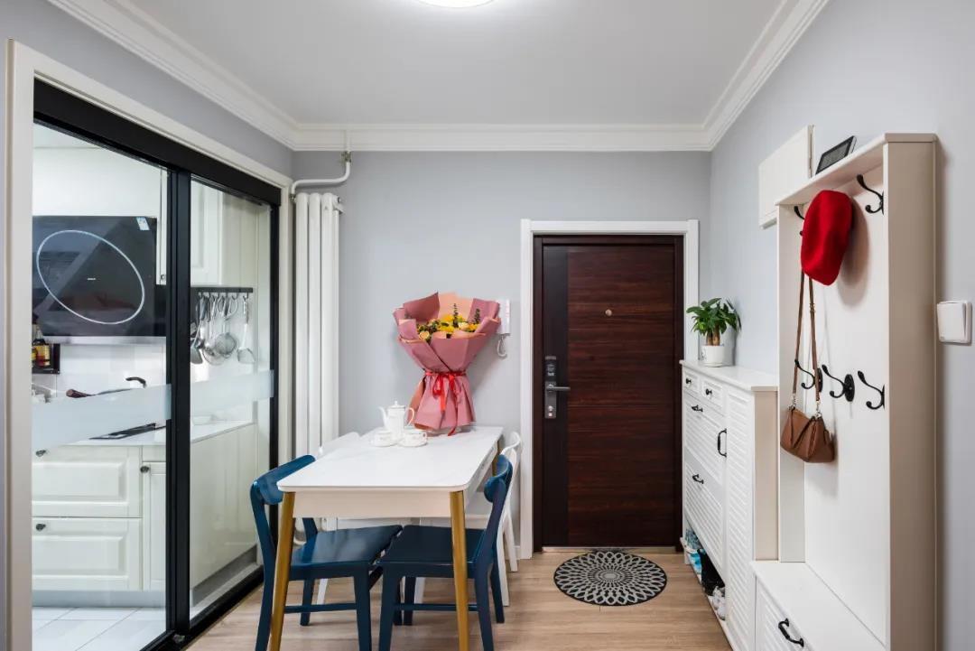 80㎡九十年代老房裝修，主臥變多功能大客廳，“整容級(jí)”改造超驚艷！	