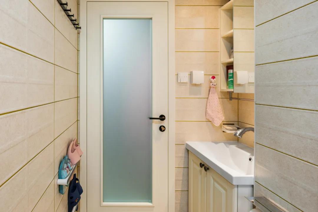 80㎡九十年代老房裝修，主臥變多功能大客廳，“整容級(jí)”改造超驚艷！	