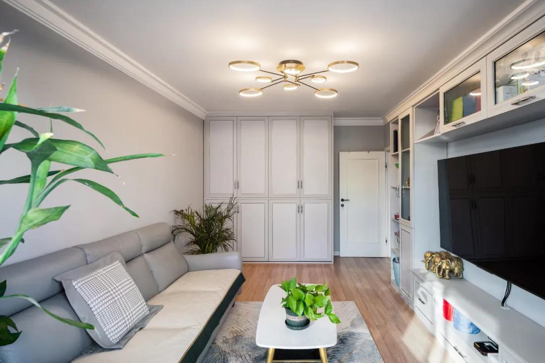 80㎡九十年代老房裝修，主臥變多功能大客廳，“整容級(jí)”改造超驚艷！	